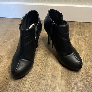 Size 8 womens booties - Madden Girl